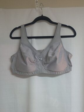 Glamorise Magic Lift Soft Wireless Bra in Light Gray